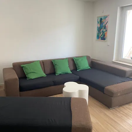 Schoene 4 Zimmerwohnung Fuer Max 5 Personen